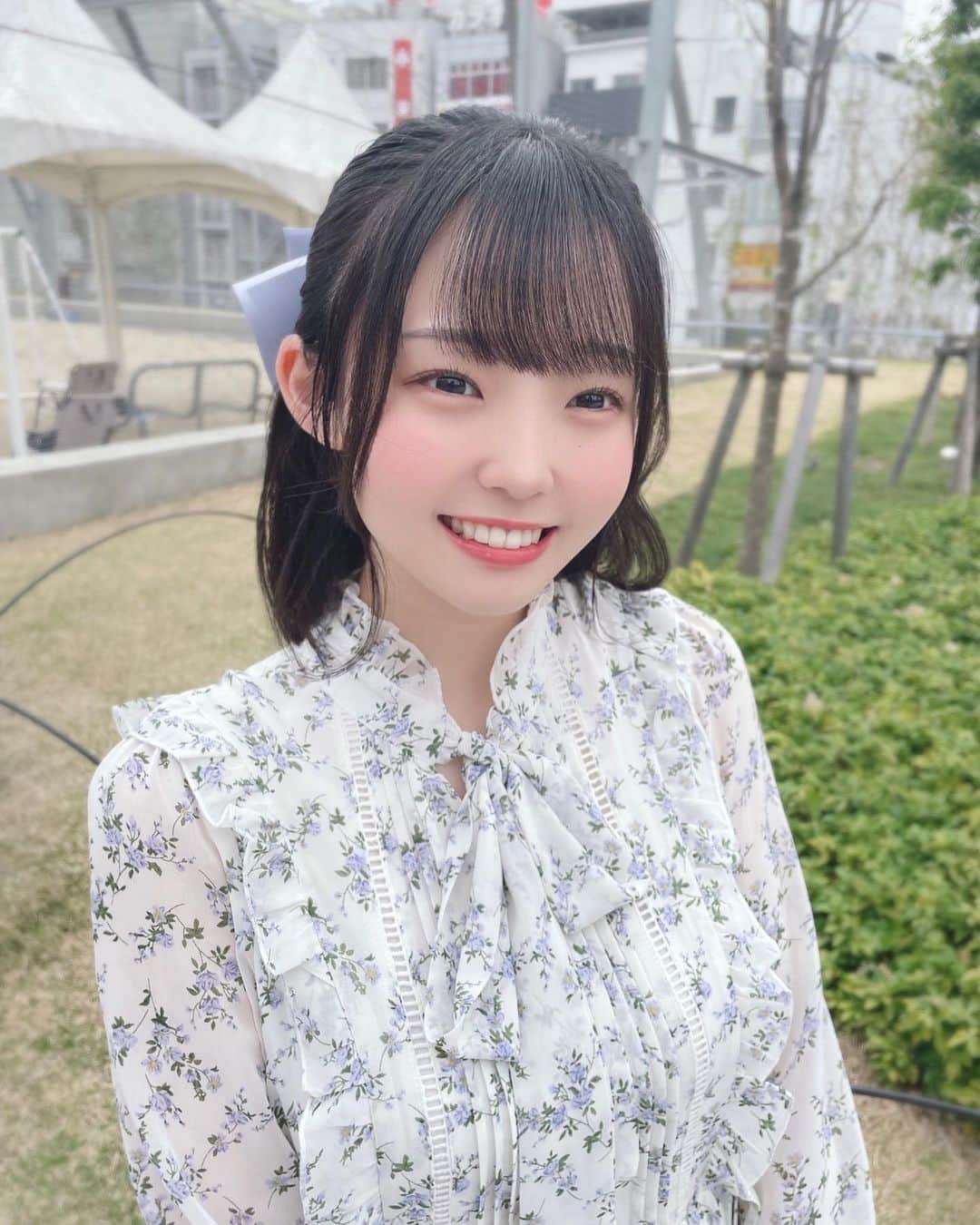 花咲ひよりのインスタグラム：「・　　 　　 桜が咲く季節になったね 　　  　 　　  #アイドル #アイドル衣装 #アイドル前髪 #アイドルヘア #アイドルメイク #黒髪 #黒髪ボブ #黒髪ミディアム #黒髪女子 #ぼぶ#ボブ #ボブアレンジ  #ハーフアップ #ワンピース #春先 #花柄ワンピース」