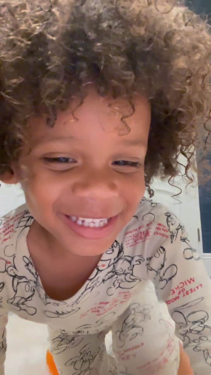 ラッセル・ウィルソンのインスタグラム：「“All your children will be taught by the Lord, and great will be their peace.” ‭‭Isaiah‬ ‭54‬:‭13‬ ‭@Ciara」
