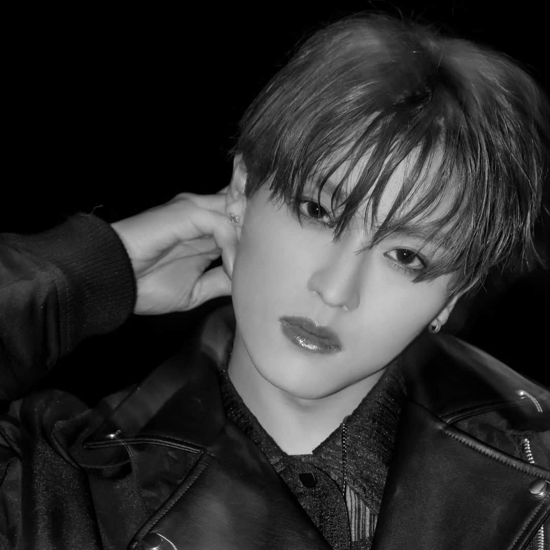 のインスタグラム：「BUGVEL4th SINGLE「reason」 2023.03.21 Release  <track list> 01. reason 02. life 03. Flower wind  https://ssm.lnk.to/reason_  #BUGVEL #REBRA #reason」