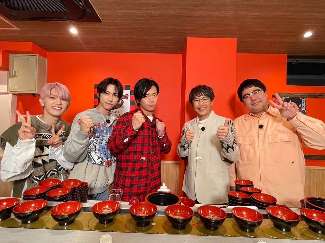 金子貴俊のインスタグラム：「3/22(水)11:55〜13:55 NTV「ヒルナンデス！」 に久々に出演いたします！  女性殺到スポットに潜入！ 人気のヒミツ調査」 人気コスメショップ＆カプセルトイ専門店にメンズが潜入調査！ とても楽しくロケさせていただいて、 初めましてのマヂカルラブリーのお二人も面白くて最高ですし、INIのお二人も可愛くて好青年でおじさんでもウットリでした(^^) 是非、ご覧ください！ #ヒルナンデス #マヂカルラブリー #INI #池﨑理人 #髙塚大夢 #金子貴俊」