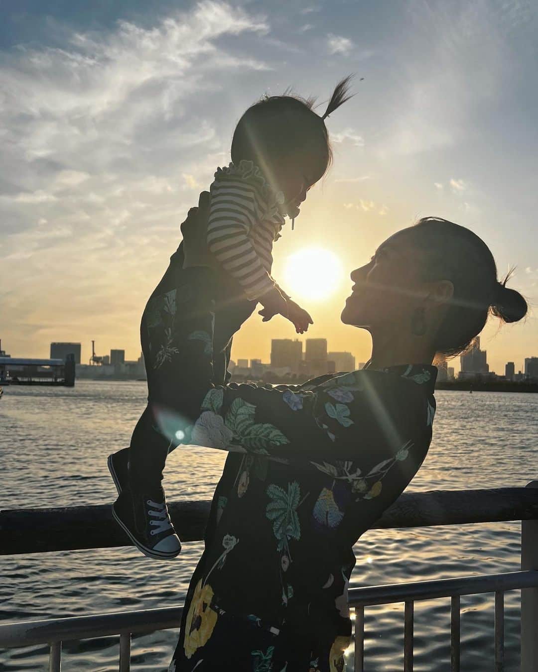 愛菜さんのインスタグラム写真 - (愛菜Instagram)「お台場の海🏖🍼  #お台場 #1歳女の子  #女の子ママ」3月21日 14時43分 - ainaaa0622