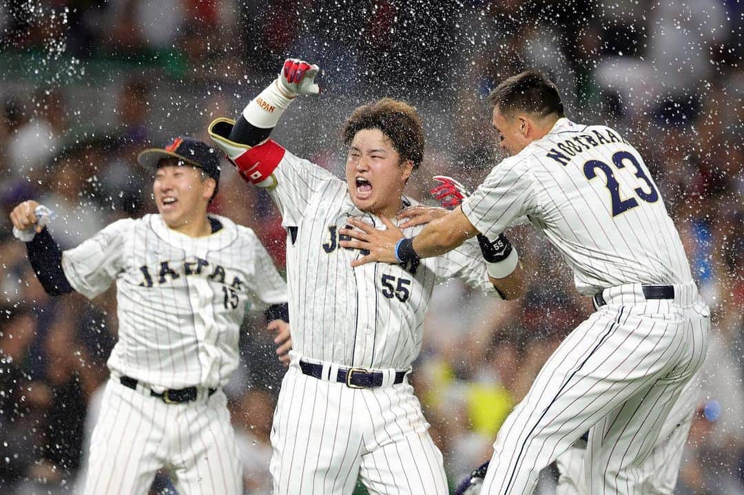 のインスタグラム：「日本時間21日、2023 WORLD BASEBALL CLASSIC™の準決勝が行われ、侍ジャパンはメキシコと対戦。終盤に粘りを見せ、村上宗隆選手のの劇的逆転サヨナラ打で3大会ぶりの決勝進出を決めました。 決勝戦は日本時間22日8時より、連覇を狙うアメリカと対戦します。  #侍ジャパン #WorldBaseballClassic #村上宗隆 #佐々木朗希 #吉田正尚 #近藤健介 #大谷翔平 #山本由伸 #湯浅京己 #大勢 #周東佑京」
