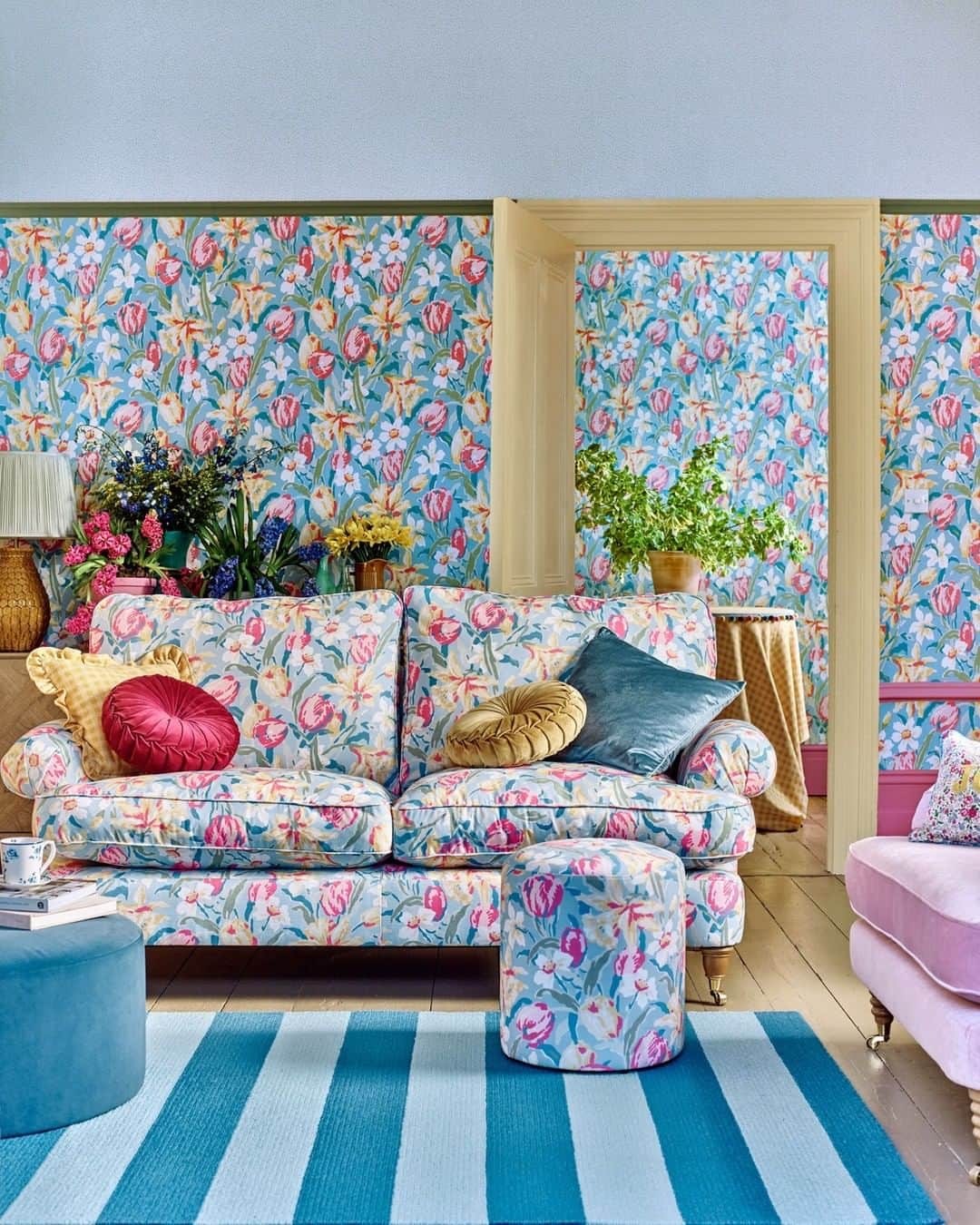 ローラアシュレイのインスタグラム：「Welcome to the Joyful Home 🌷  Adorned by our 70th Anniversary hero print the Tulips, this collection celebrates bold colours, vibrant prints and feelings of happiness in the home.   For the special occasion, we delved into the archive to create a story that sparks joy through the eclectic bold use of colour and print, it brings a fresh modern approach to the roots of our brand.」