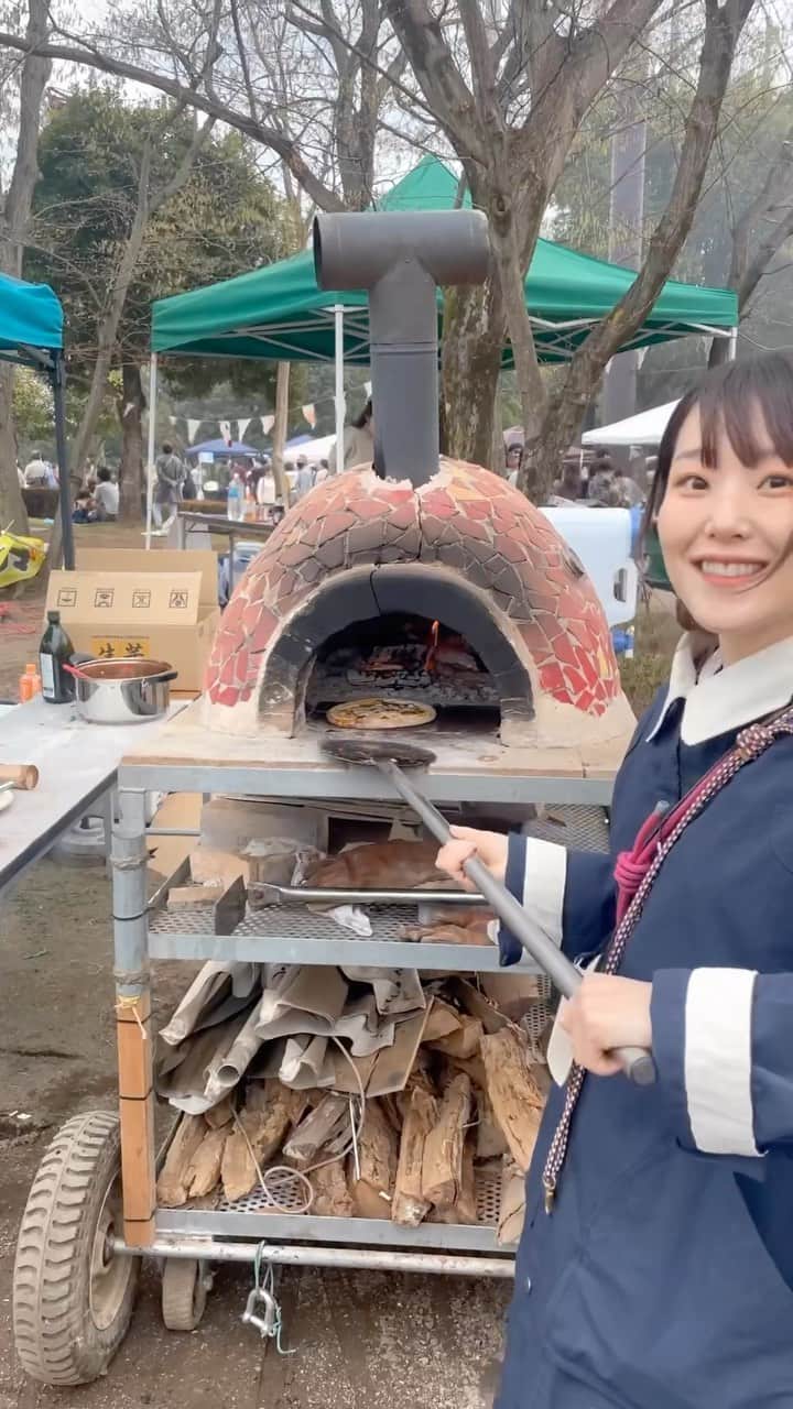 おかもとえみのインスタグラム：「初めてのピザ焼きを一部始終🍕」