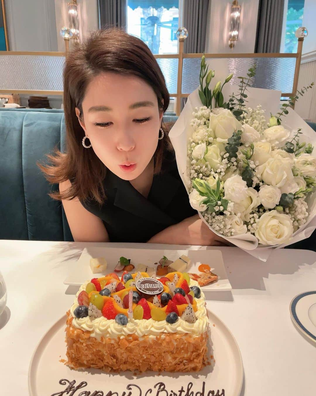 髙田麻紀子さんのインスタグラム写真 - (髙田麻紀子Instagram)「❤︎ . 一つ歳を重ねて36歳になりました🕊  お祝いのメッセージを送っていただきました皆様、本当にありがとうございました💌  35歳は娘の出産、新事業の立ち上げ、さらには海外移住と変化が多く、周りの方達に支えられた1年でした✨✨  感謝の気持ちを忘れずに、36歳も楽しみながら過ごしたいと思います🥰」3月21日 16時07分 - makikotakada