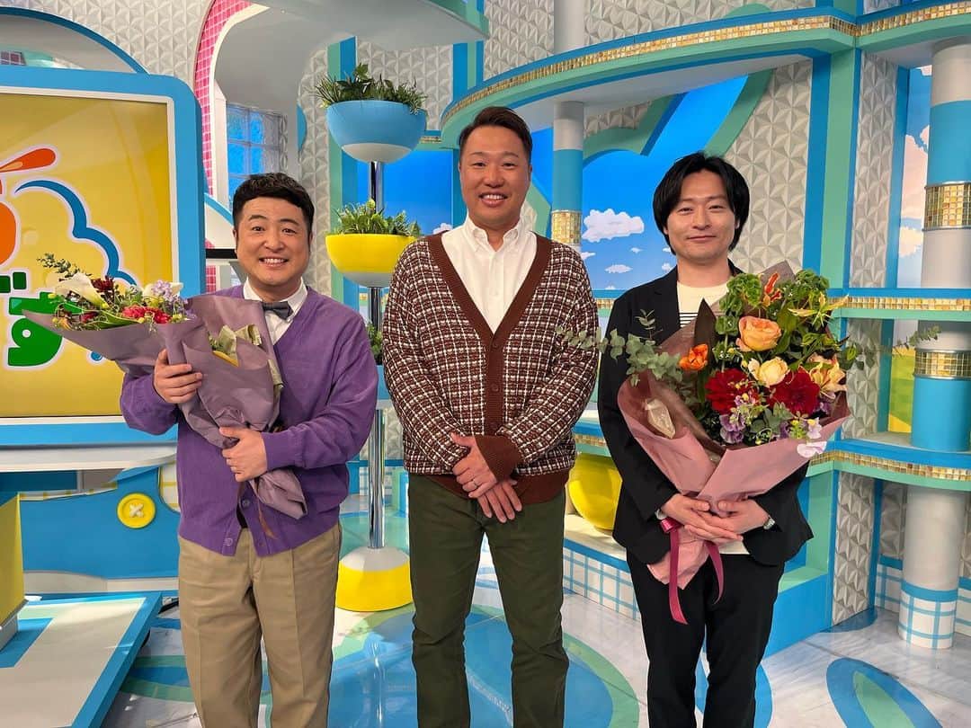 関本賢太郎のインスタグラム：「和牛のお二人おはよう朝日です卒業🌸 10年間お疲れ様でした❗️ 生放送の中で一瞬一瞬の言葉のチョイス面白かったなぁ🤣 またグランド花月見に行きます😃  #和牛 #卒業 #おはよう朝日です」