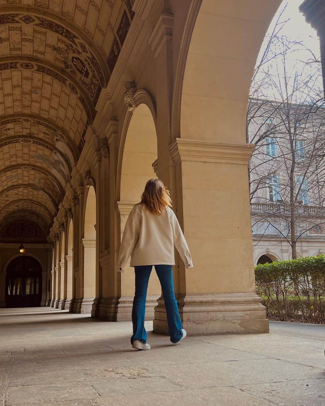 ティファニー・ザホースキのインスタグラム：「Parfois la beauté des choses est dans la simplicité, il faut juste savoir où le trouver.. 😌」