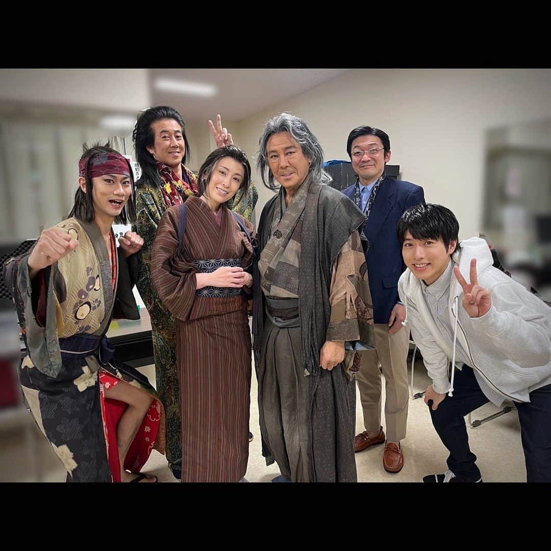 馬場良馬さんのインスタグラム写真 - (馬場良馬Instagram)「舞台『画狂人北斎』  2月2日から始まった全国行脚も 残すところあと7公演…。  東京・新宿にある 『紀伊國屋ホール』にて 最終凱旋公演がいよいよ 明日から始まります！！！  1月5日に稽古が始まり 約3ヶ月間をこのカンパニーで 過ごしました。  コロナが緩和してきた事もあり 多少の密なコミュニーケーションも 交えながらこの作品を 全員で育ててきました。  そんな作品の集大成！！！  生きるとは何か…？を 『葛飾北斎』の人生を通して より濃く皆様にお届け出来るように 頑張ります！！！  是非是非 劇場で見届けていただけたら 嬉しい限りです！！！  しっかり生き抜きます！！！  まだ当日券も出るみたいです！  では 劇場でお待ちしております！！！  舞台『画狂人北斎』 3月22日　19時〜 3月23日　19時〜 3月24日　14時〜/19時〜 3月25日　13時〜/18時〜 3月26日　13時〜  場所・紀伊國屋ホール  #画狂人北斎 #宮本亞門 #西岡德馬 #雛形あきこ #馬場良馬 #谷佳樹 #津村知与支 #水谷あつし」3月21日 16時31分 - ryoma_baba