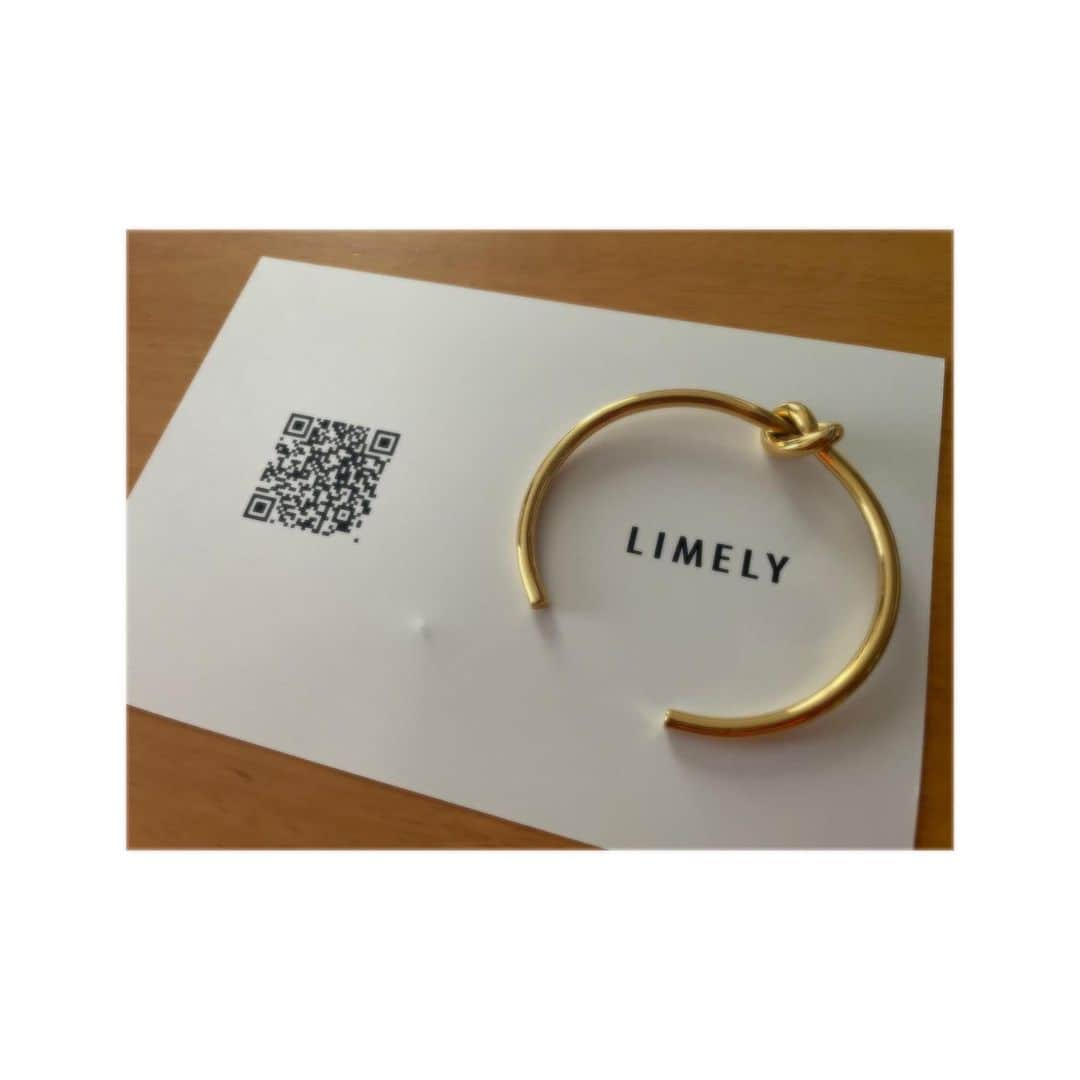 八坂芽依さんのインスタグラム写真 - (八坂芽依Instagram)「・KNOT BRACELET [GOLD]¥2800 @thelimely  シンプルでき素敵なジュエリー💎 24時間つけっぱなしでも肌に負担の少ないアクセサリー🌿 アクセサリーは肌に優しい素材で汗や水にも強く酸化しにくくサビにくい☝🏽 . ちょっとしたプレゼント🎁にぜひ‼︎ チェックしてみてください〜 【 @thelimely 】   #LIMELY #ライムリー #肌に優しいアクセサリー #つけっぱなし #金属アレルギー対応 #316l #サージカルステンレス #ちょっとしたプレゼント#pr」3月21日 16時27分 - yasakamei_28