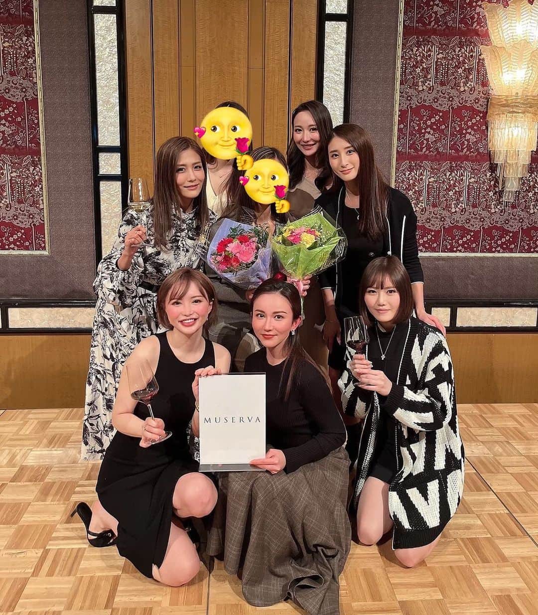 里美ゆりあのインスタグラム：「ミュゼルヴァの美女達とお待ちしています☆  #ミュゼルヴァ #六本木 #roppongi  #ニュークラブ #キャバクラ #キャバクラ嬢  #キャバ嬢 #表彰式」