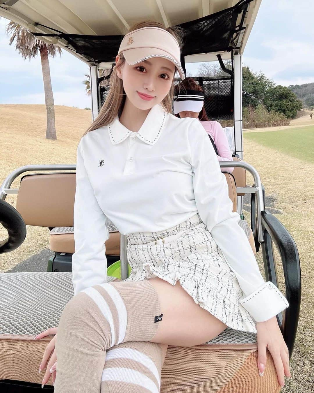 YURIさんのインスタグラム写真 - (YURIInstagram)「すきぴとゴルフ🐰♡⛳️ もっと上手くなりたいなぁ 、 、 #golf #golffashion #golfday #ゴルフウェア #ゴルフ女子 #ゴルフコーデ #ゴルフ初心者 #골프 #골프스타그램 #골프패션」3月21日 17時09分 - y.u.r.i_y.u.r.i_