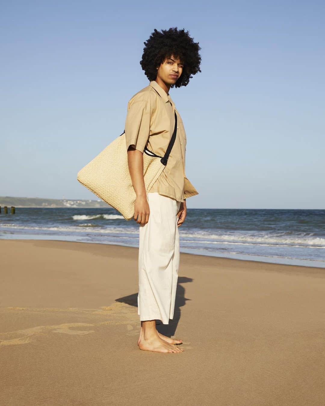 ジャックゴムのインスタグラム：「NEW! LIMA raphia bag on jackgomme.com 🌞  #JACKGOMME #ss23 #springsummercollection #summercollection #madeinfrance #beach #sun #bag #frenchdesigner #france」