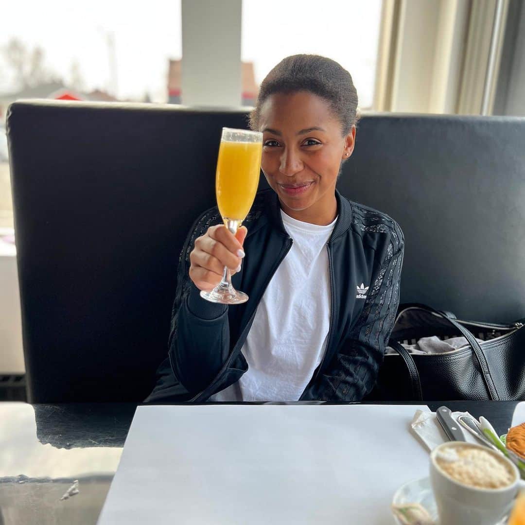 ジェニファー・アビルさんのインスタグラム写真 - (ジェニファー・アビルInstagram)「🥂 . . #mimosa #cheers #momlife」3月22日 3時03分 - jennabel91