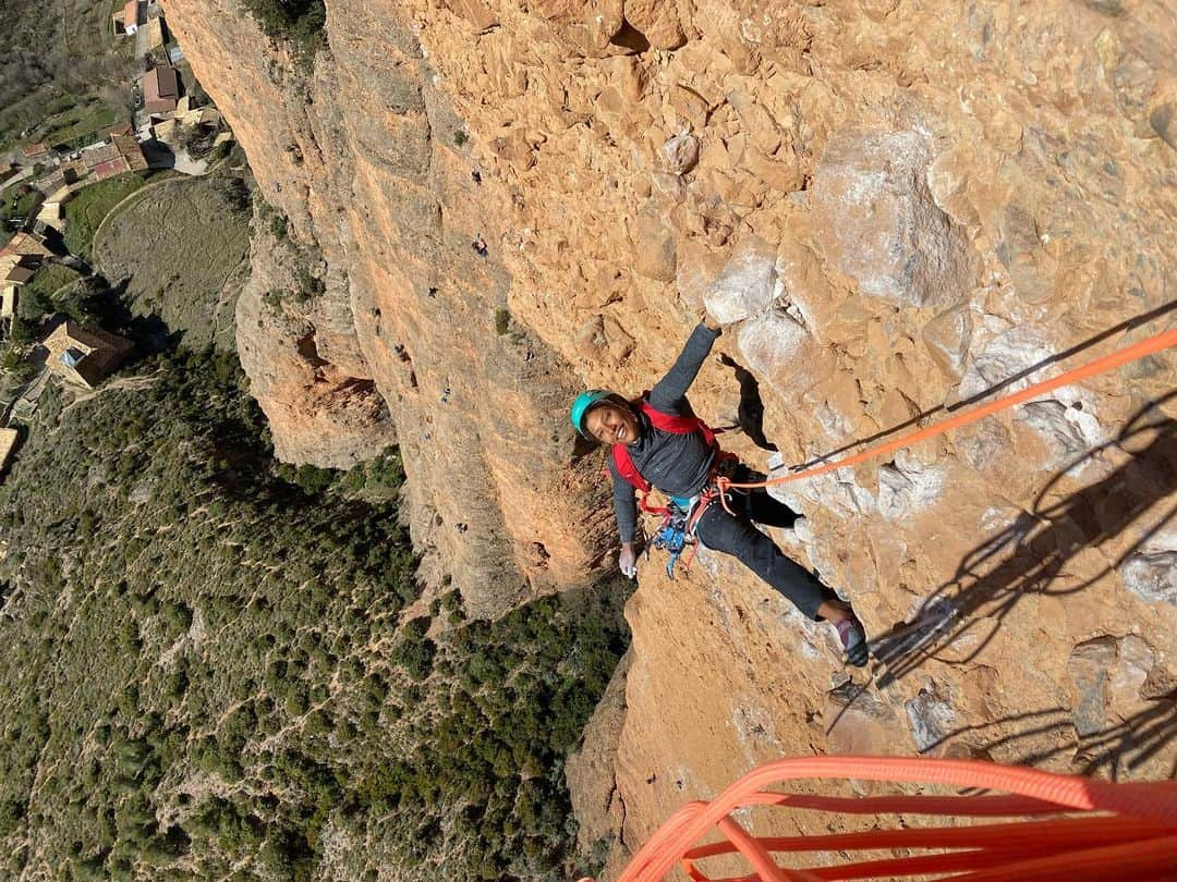 ミーガン・マーチンさんのインスタグラム写真 - (ミーガン・マーチンInstagram)「That time @chris_sharma and I climbed the classic Fiesta de los bíceps 💪💪💪!!! One of the many fun and exciting moments from filming @hbomax “The Climb.” All episodes are still streaming!」3月22日 3時16分 - meaganmartin89