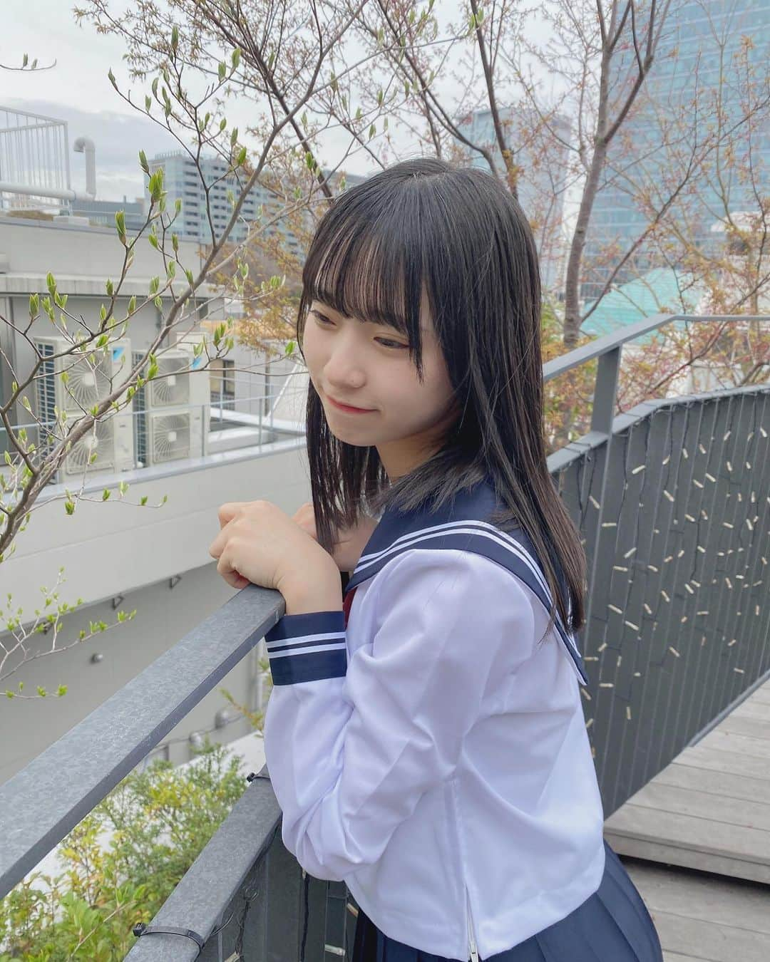 三宅ゆりあさんのインスタグラム写真 - (三宅ゆりあInstagram)「セーラー服のあの子  #jk #jkブランド #jkの素敵な思い出 #05 #05line #高校2年生 #sjk #セーラー服 #なんちゃって制服 #ストレートヘア #清楚系女子」3月21日 19時15分 - _yuria5.16_