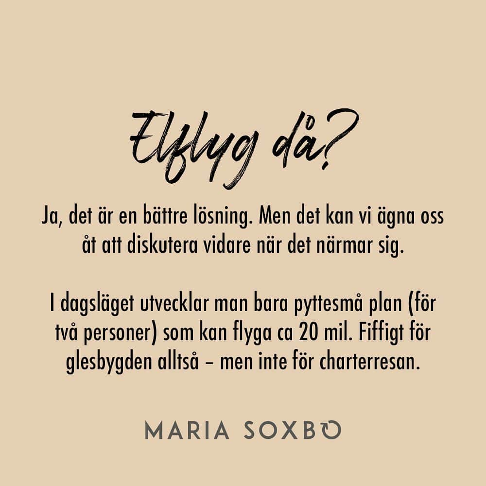 Maria Soxboさんのインスタグラム写真 - (Maria SoxboInstagram)「Snart är elflyget här, och tills dess flyger vi på biobränsle? Nix.  Tack vare Energimyndigheten (och @klimatgranskaren som sammanställt 👊🏻) så VET vi att flyget inte är hållbart idag. Det når inte ens de MINIMALA krav som ställs på inblandning av förnybart bränsle – 3 av 5 bränslebolag misslyckas med det och får böter. Flyget är 99,4% fossilt.   Flyget må stå för bara några få procent av de globala utsläppen, men för individen är det nästan alltid den största utsläppsboven. Igår släpptes en brutalt viktig IPCC-rapport, och budskapet är (återigen) glasklart. Vi måste öka takten. Vi måste göra allt vi kan. Vi kan inte leta bortförklaringar eller ursäkter.  Det stora ansvaret ligger absolut på politiker och företag. Och just nu gör de allra flesta INTE sitt jobb, eftersom de globala utsläppen fortfarande ökar. Det är frustrerande, minst sagt. Och läskigt.  Men just därför måste vi alla göra precis allt vi kan för att bidra till utsläppsminskningarna, omställningen och opinionen. En sån grej som att vägra sätta sig på ett flygplan om det inte är absolut nödvändigt slår alla flugor i en smäll.  1) Utsläppen minskar.  2) Flygbranschen får eld i baken att ställa om.  3) Vi förskjuter de ohållbara normer som får andra individer att flyga eftersom ”alla andra gör det”.  Och 4) politiker som idag kramar flyget får anledning att tänka om.  Just nu är vi många som börjat planera sommarsemestern. Jag har inte flugit på en sommarsemester sedan 2010 (och inte flugit alls sedan 2018), och tro mig – det kan skapas fantastiska sommarminnen ändå. Minnen som dessutom doftar och smakar gott, istället för att skava, ge en bitter eftersmak och skapa klimatångest.   Sverige är fantastiskt, Europa är fantastiskt och hemester är också fantastiskt! Det får vi inte glömma ett år som detta, när det kanske inte ens finns pengar att åka någonstans för. Att njuta av att få vara hemma utan måsten och tider att passa är en underskattad lyx! Eller vad säger ni?」3月21日 19時21分 - mariasoxbo.se