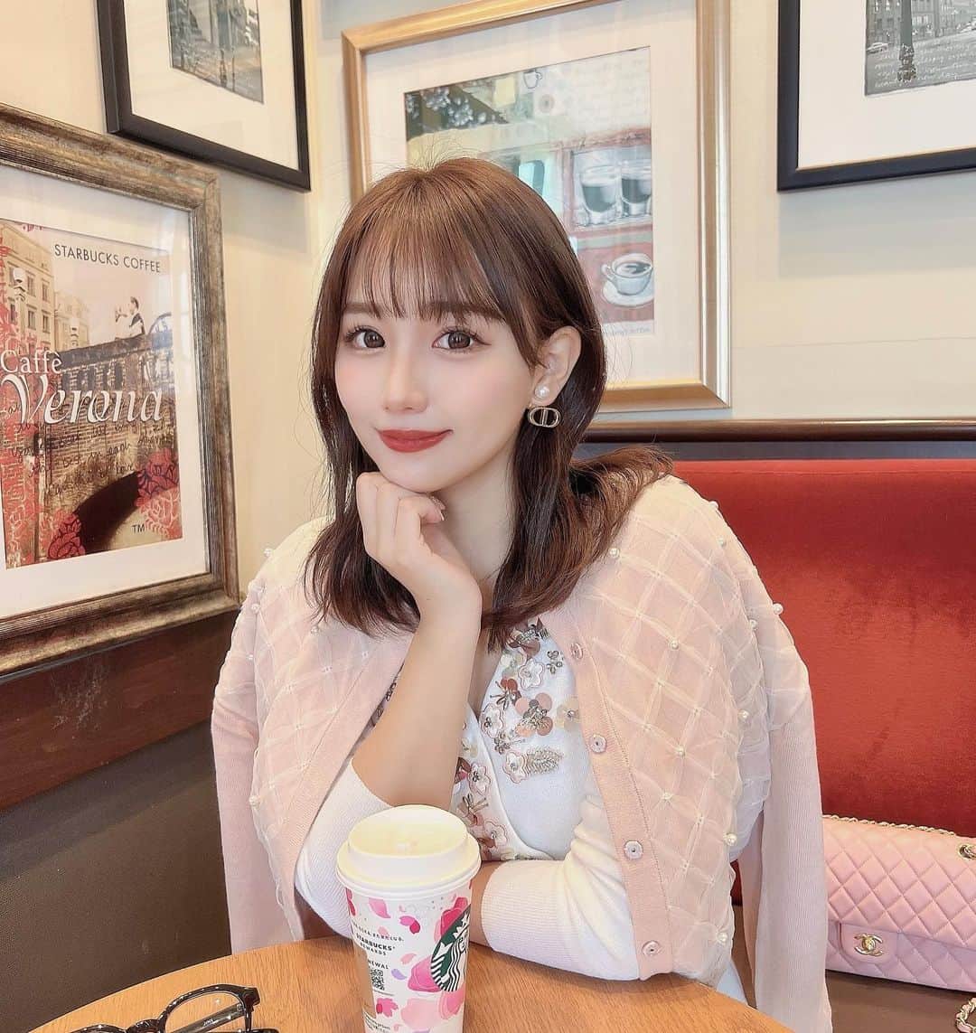 加藤里奈のインスタグラム：「⋆ 神戸のスタバ❤︎ とっても素敵な雰囲気でゆったり過ごせました𓂃  #ootd #fashion #instafood #instagram  #hairstyle #outfit #code #instafashion  #ファッション #撮影 #ヘアスタイル #ヘア  #コーディネート #コーデ #今日の服」