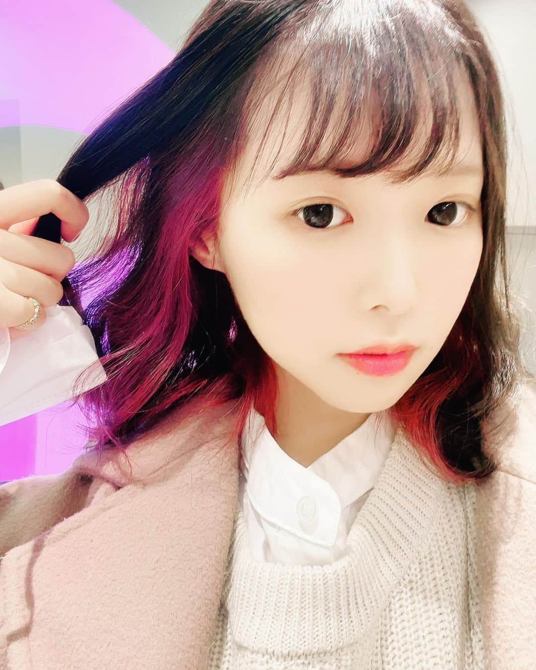 菅原千瑛のインスタグラム：「#イヤリングカラー というか #インナーカラー してきたよ 可愛い髪色にしてもろて嬉しい😊」