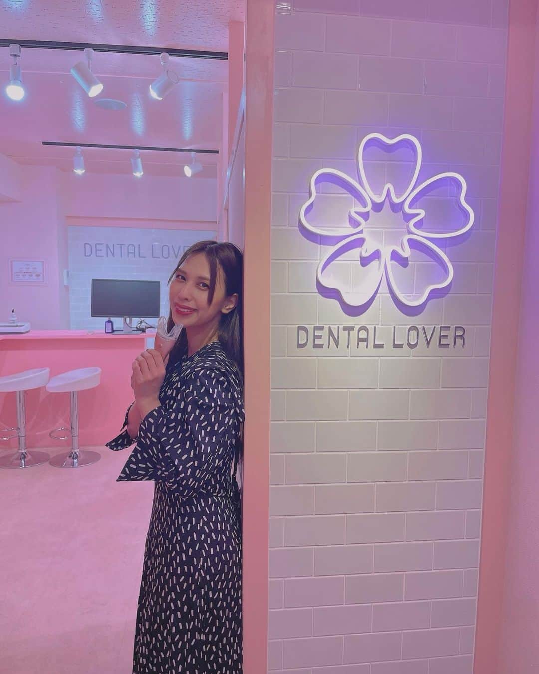 七尾カンナのインスタグラム：「. . 久しぶりにDENTALLOERさんでホワイトニングしてきた🦷✨ . 久しぶりの訪問なのに快く受け入れてくださり、終始丁寧なご対応して頂きました😭✨ . 最近毎日珈琲を飲んでてカフェイン中毒なので、これからは歯のメンテナンスもちゃんとやっていこうと思います！笑 . またぜひおじゃまさせていただきます！😌✨ . . . . . . @dentallover_jp  @dentallover_ebisu  . . #デンタルラバー #スーパーホワイトLV #superwhitelv  #ラファエル  #ホワイトニング  #ホワイトニング専門店  #whitening  #口臭ケア  #ヤマダデンキ  #ヤマダ電機  #ヤマダ電器」