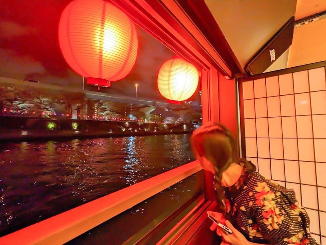橋口いくよのインスタグラム：「🌸お舟遊び。  お着物姿の美しい女将がこの言葉を使う瞬間、いつもワクワクする。  日本語って感覚表現が絶妙。  #舟清 #お船遊び #お花見 #ピンクハウス　#東京観光 #japantrip #tokyo #도쿄여행 #일본여행」