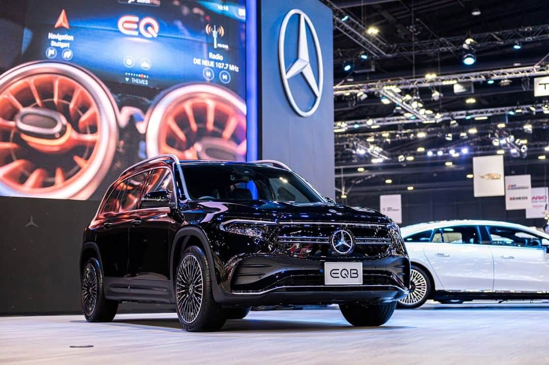 Mercedes-Benz Thailandさんのインスタグラム写真 - (Mercedes-Benz ThailandInstagram)「สัมผัสยนตรกรรมจาก Mercedes-Benz และเทคโนโลยีสุดล้ำนำสมัย ครั้งแรกของ The new EQB 250 AMG Line รถยนต์อเนกประสงค์ compact SUV ที่ขับเคลื่อนด้วยพลังงานไฟฟ้า 100% และ Mercedes-AMG G 63 Icon of Unique ที่พร้อมสะกดทุกสายตาตั้งแต่แรกเห็นด้วยสีสุดพิเศษ Green hell magno และการออกแบบรอบคันแบบ  AMG bodystyling พร้อมรถยนต์ Mercedes-Benz อีกมากมายหลายรุ่นในงาน Bangkok International Motor Show 2023 บูธ #A19 ณ อิมแพ็ค ชาเลนเจอร์ฮอลล์ 1 เมืองทองธานี วันที่ 22 มีนาคม - 2 เมษายน 2566  *อุปกรณ์บางส่วนในภาพอาจแตกต่างจากที่จำหน่ายจริง โปรดตรวจสอบรายการอุปกรณ์ของรถยนต์แต่ละรุ่นที่ผู้จำหน่ายฯ อย่างเป็นทางการทั่วประเทศ   #AmbitionToLead #Motorshow2023 #MercedesBenz #MercedesBenzThailand」3月21日 20時01分 - mercedesbenzthailand