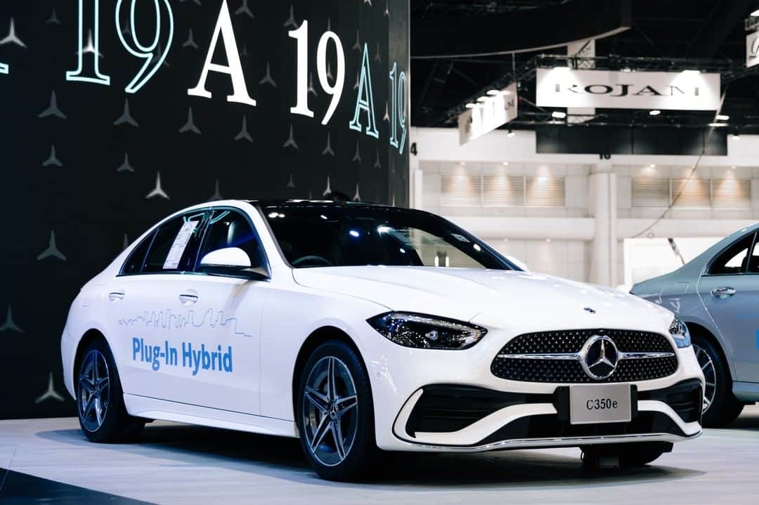Mercedes-Benz Thailandさんのインスタグラム写真 - (Mercedes-Benz ThailandInstagram)「สัมผัสยนตรกรรมจาก Mercedes-Benz และเทคโนโลยีสุดล้ำนำสมัย ครั้งแรกของ The new EQB 250 AMG Line รถยนต์อเนกประสงค์ compact SUV ที่ขับเคลื่อนด้วยพลังงานไฟฟ้า 100% และ Mercedes-AMG G 63 Icon of Unique ที่พร้อมสะกดทุกสายตาตั้งแต่แรกเห็นด้วยสีสุดพิเศษ Green hell magno และการออกแบบรอบคันแบบ  AMG bodystyling พร้อมรถยนต์ Mercedes-Benz อีกมากมายหลายรุ่นในงาน Bangkok International Motor Show 2023 บูธ #A19 ณ อิมแพ็ค ชาเลนเจอร์ฮอลล์ 1 เมืองทองธานี วันที่ 22 มีนาคม - 2 เมษายน 2566  *อุปกรณ์บางส่วนในภาพอาจแตกต่างจากที่จำหน่ายจริง โปรดตรวจสอบรายการอุปกรณ์ของรถยนต์แต่ละรุ่นที่ผู้จำหน่ายฯ อย่างเป็นทางการทั่วประเทศ   #AmbitionToLead #Motorshow2023 #MercedesBenz #MercedesBenzThailand」3月21日 20時01分 - mercedesbenzthailand