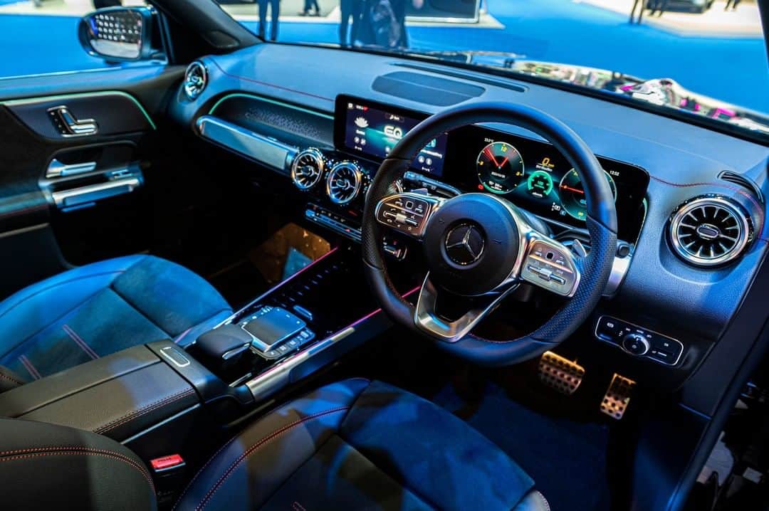 Mercedes-Benz Thailandさんのインスタグラム写真 - (Mercedes-Benz ThailandInstagram)「สัมผัสยนตรกรรมจาก Mercedes-Benz และเทคโนโลยีสุดล้ำนำสมัย ครั้งแรกของ The new EQB 250 AMG Line รถยนต์อเนกประสงค์ compact SUV ที่ขับเคลื่อนด้วยพลังงานไฟฟ้า 100% และ Mercedes-AMG G 63 Icon of Unique ที่พร้อมสะกดทุกสายตาตั้งแต่แรกเห็นด้วยสีสุดพิเศษ Green hell magno และการออกแบบรอบคันแบบ  AMG bodystyling พร้อมรถยนต์ Mercedes-Benz อีกมากมายหลายรุ่นในงาน Bangkok International Motor Show 2023 บูธ #A19 ณ อิมแพ็ค ชาเลนเจอร์ฮอลล์ 1 เมืองทองธานี วันที่ 22 มีนาคม - 2 เมษายน 2566  *อุปกรณ์บางส่วนในภาพอาจแตกต่างจากที่จำหน่ายจริง โปรดตรวจสอบรายการอุปกรณ์ของรถยนต์แต่ละรุ่นที่ผู้จำหน่ายฯ อย่างเป็นทางการทั่วประเทศ   #AmbitionToLead #Motorshow2023 #MercedesBenz #MercedesBenzThailand」3月21日 20時01分 - mercedesbenzthailand