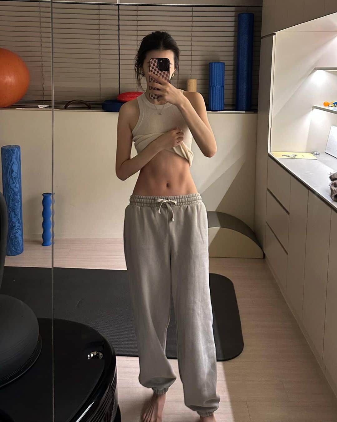 アイリーン・キムのインスタグラム：「요즘 휴식하면서 운동만하고 비기랑 보위랑 밖에안 놀아요🙂」
