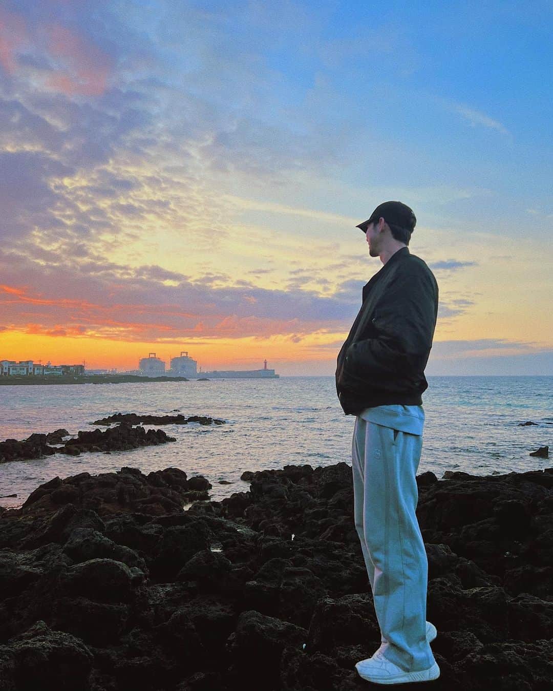 チン・ジュヒョンさんのインスタグラム写真 - (チン・ジュヒョンInstagram)「Orange haze, perfect days」3月21日 20時07分 - jinjuhyung_