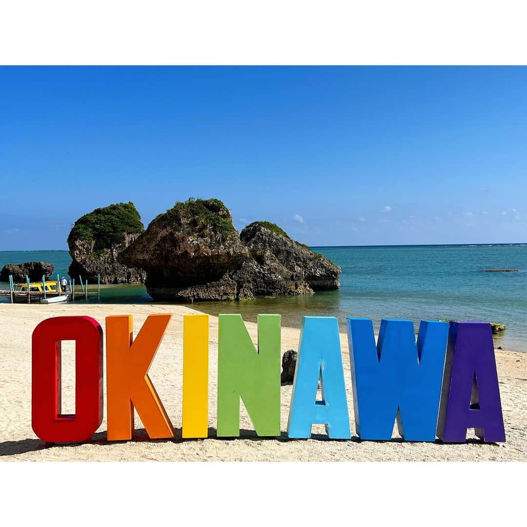 葛岡碧さんのインスタグラム写真 - (葛岡碧Instagram)「🌴🌊🌺  先日、沖縄にいってきました🌴 久しぶりの沖縄は天気が良く、ポカポカ暖かくて、花粉も感じず最高でした😊🎶 沖縄そばに、アグー豚、タコス、サーターアンダギー、ジーマミー豆腐、海ぶどう、、、 沖縄名物はきっと全部食べた😋 沖縄そばは、浜屋さんのがすき♪  もっと暖かい時期だったら、プールでプカプカしたいものです👙☺️」3月21日 20時20分 - midori_kuzuoka