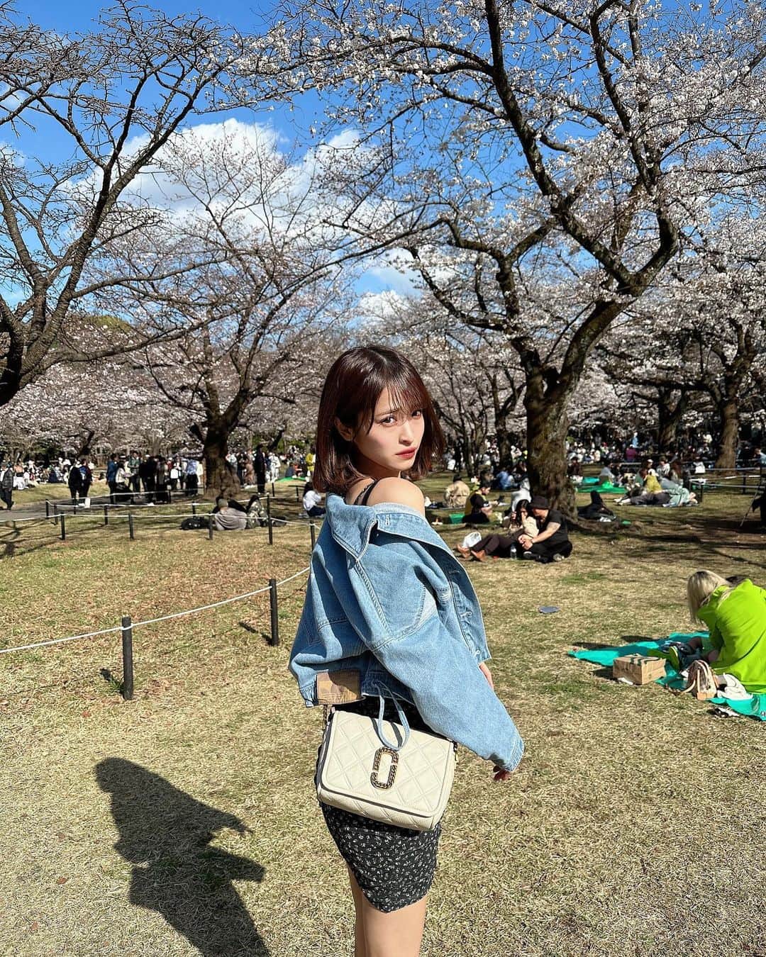 清水里香のインスタグラム：「⁡ ⁡ 桜🌸 ⁡ ⁡ ⁡ ⁡ ⁡ #代々木公園 #桜 #yoyogipark #sakura #🌸」