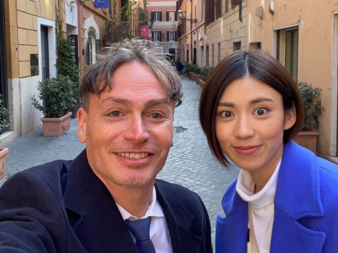 渡辺早織さんのインスタグラム写真 - (渡辺早織Instagram)「マッテオ⭐️ そして一緒に旅をしてくれたのは、 この人、マッテオ。 日本という異国の地で生きるという 決して簡単ではないことを丁寧に、 しっかり自分に落とし込んで仕事をしている姿勢は まさにプロフェッショナル。  イタリアに来られて本当に嬉しかった😊  先生であり、同僚であり、最高の友達でいてくれて いつもありがとう！  Che professionalità! È un piacere lavorare con te. A volte con l'ingenuità di un bambino, a volte con la ponderatezza di un adulto. Sei una persona straordinaria! Grazie grazie grazie.」3月21日 20時35分 - _watanabesaori_