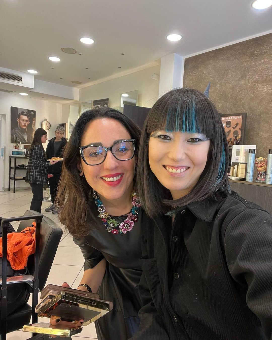 レンナ（RENNA）さんのインスタグラム写真 - (レンナ（RENNA）Instagram)「19.3.2023🇮🇹❤️ 　 Grazie mille❣️ @gianluca_urban_cdbsalon  @nadia_ceccarelli  @salvofiletti_hairdesigner  @compagniadellabellezza  @cosmoprofworldwide  @angelamarcato1  @angelamarcatofashionagency  @teresamusarramua     #hairshow  #backstage  #modeling  #japanesemodel  #modella  #bologna  #チャオれんな通信」3月21日 20時41分 - renna_tkmr