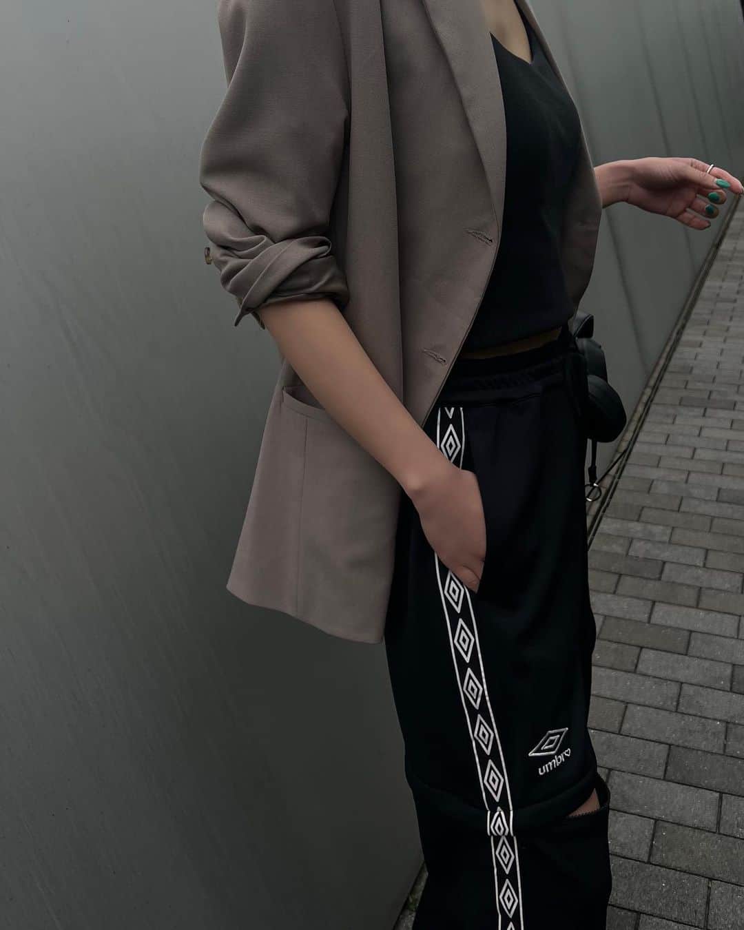関本香里さんのインスタグラム写真 - (関本香里Instagram)「#kaori_clothes 🖤 ㅤㅤㅤ 春もブラックが多めになりそう🫠 #fashion #springfashion #outfit」3月21日 20時48分 - kaori_sekimoto_