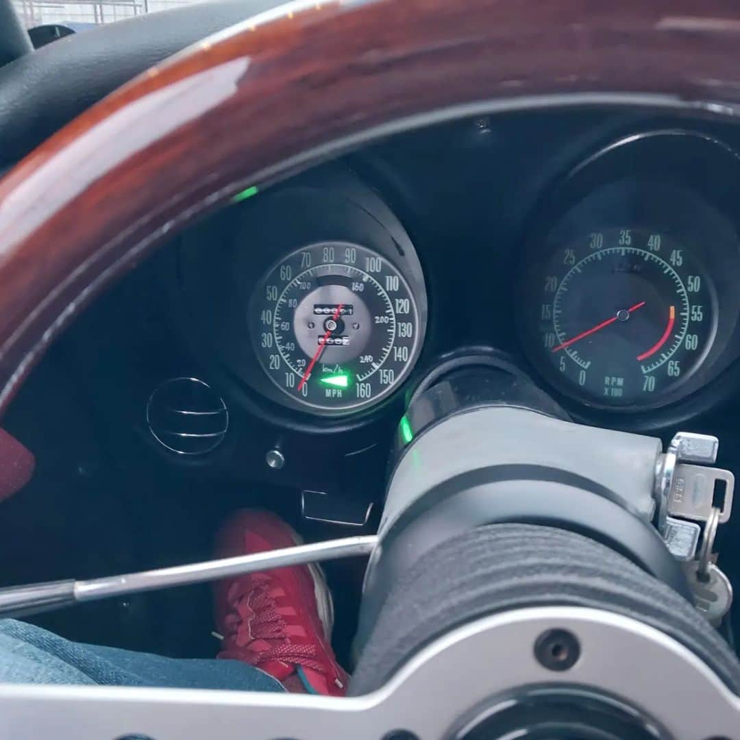 金原弘光さんのインスタグラム写真 - (金原弘光Instagram)「わーい🙌わーい🙌 俺のコルベット、27年間所有していて初めてウィンカーとハザードランプが点灯して超ご機嫌😃🎶 今までは小さい音だけで何とか確認してただけだったもんな～。 #コルベット #corvette」3月21日 20時49分 - hiromitsu.kanehara