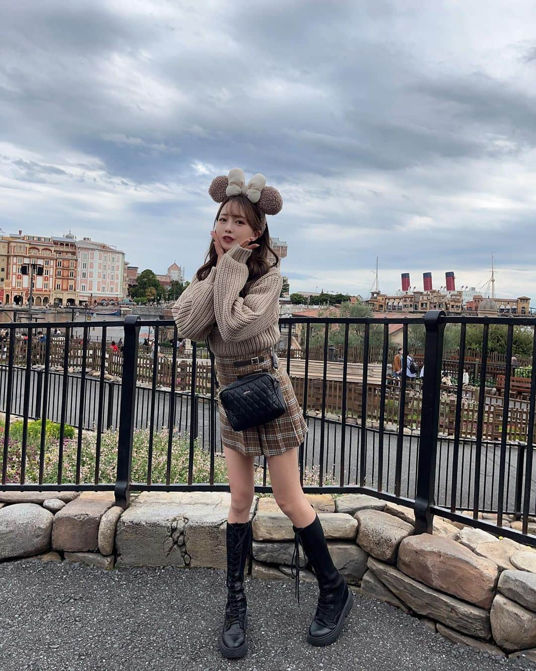 加藤ゆりなさんのインスタグラム写真 - (加藤ゆりなInstagram)「🏰🎀🧏🏻‍♀️ たまに前髪欲しくなるけど邪魔になるの繰り返し🤔」3月21日 20時52分 - _yuringo_