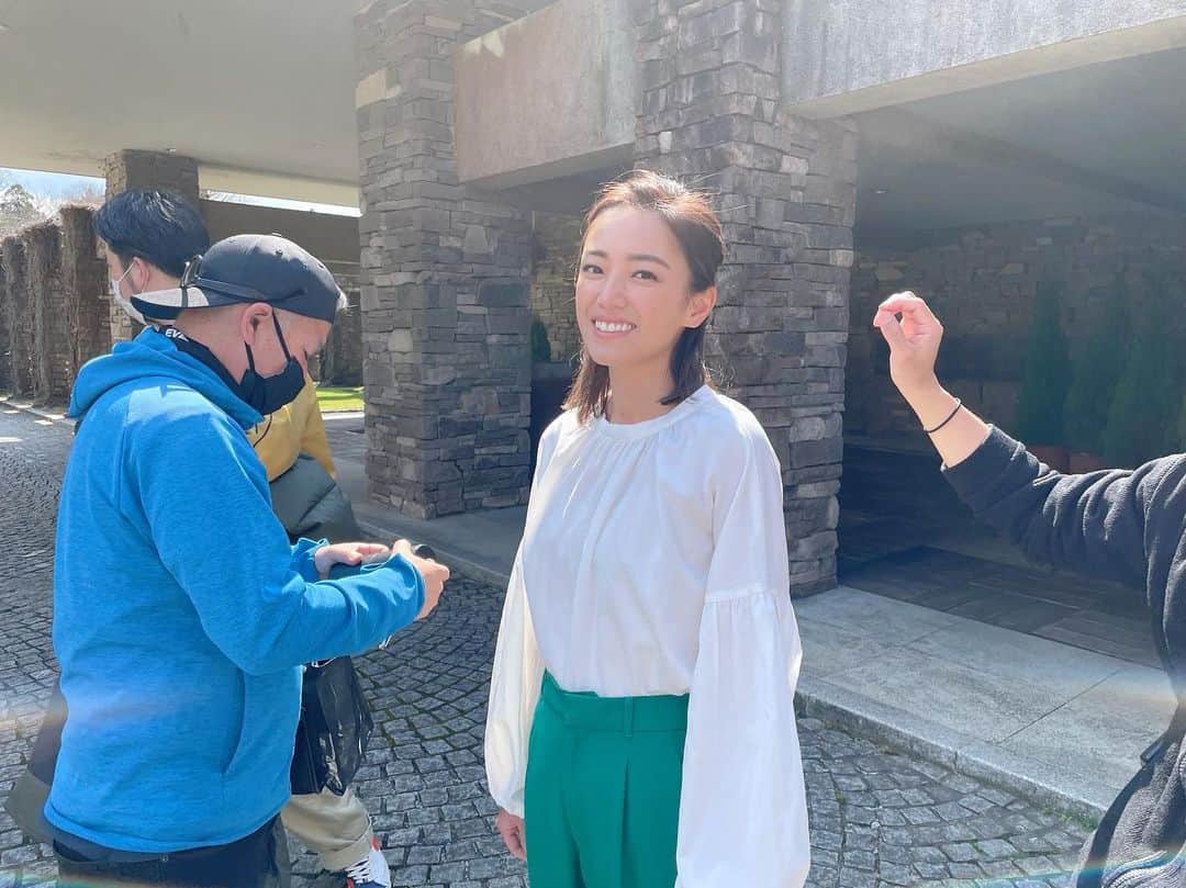 夏美のインスタグラム：「@colehaanjapan 撮影 ＊ 素晴らしい方々とご一緒できて光栄です！ またできあがりアップさせてください☺️ ＊ シーユー東京ー！🗼✈️🏝」
