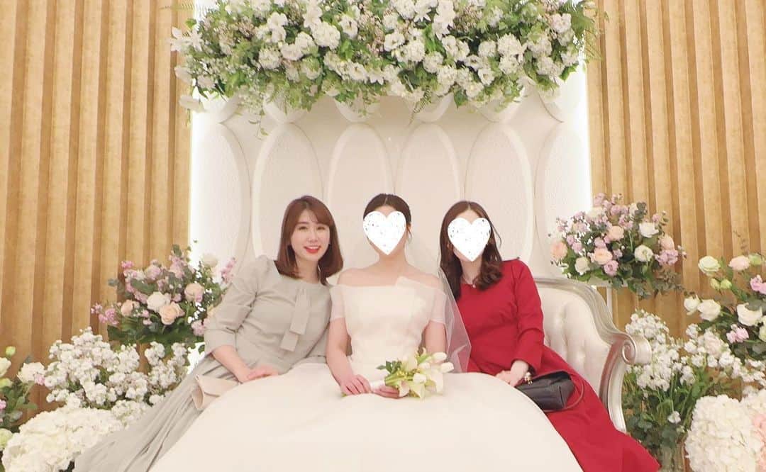 壽老麻衣さんのインスタグラム写真 - (壽老麻衣Instagram)「#韓国旅シリーズ ✈️🇰🇷✨  美しい花嫁姿の親友🥹✨ 気軽に東京で会えなくなってしまったのは正直寂しいですが、国が離れてもずっと大切な友達です😊🤍  そして…韓国の場合、結婚式の直前に新郎新婦と普通に会えることに驚き！ 写真を撮ったり少しの時間ですが話をしたり👰‍♀️(そのときに撮影した写真📸) 新婦の待機部屋も本当におしゃれで、韓国ドラマのワンシーンみたいで見惚れました🥺 日本ではなかなかできない経験でした✨」3月21日 21時08分 - maijuro