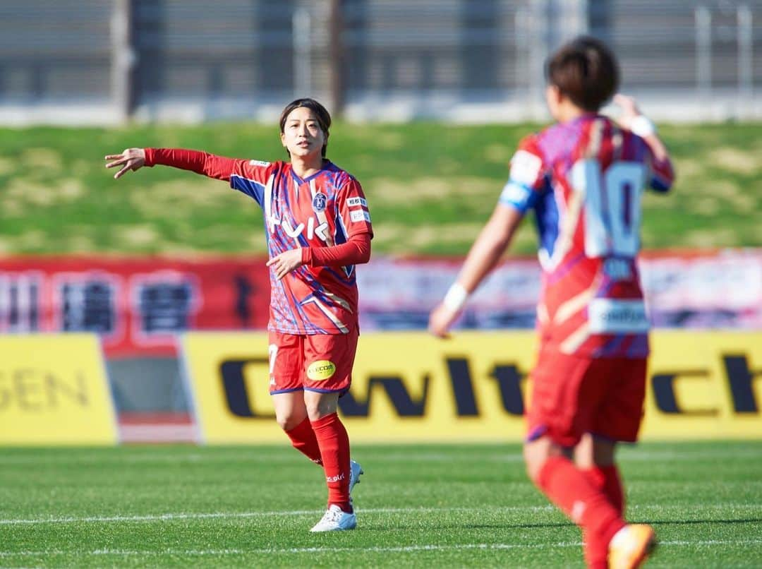 小林海青のインスタグラム：「⚽️  めちゃくちゃ久しぶりだったギオンスタジアムのピッチ。 チームの勝利に少しでも貢献できるようにまたここから頑張ります。  自分のことのように喜んでくれていつも応援してくれる皆さんありがとう😊  #すぐバレるハンドサイン入門 #3バック #ノジマステラ神奈川相模原 #WEリーグ」