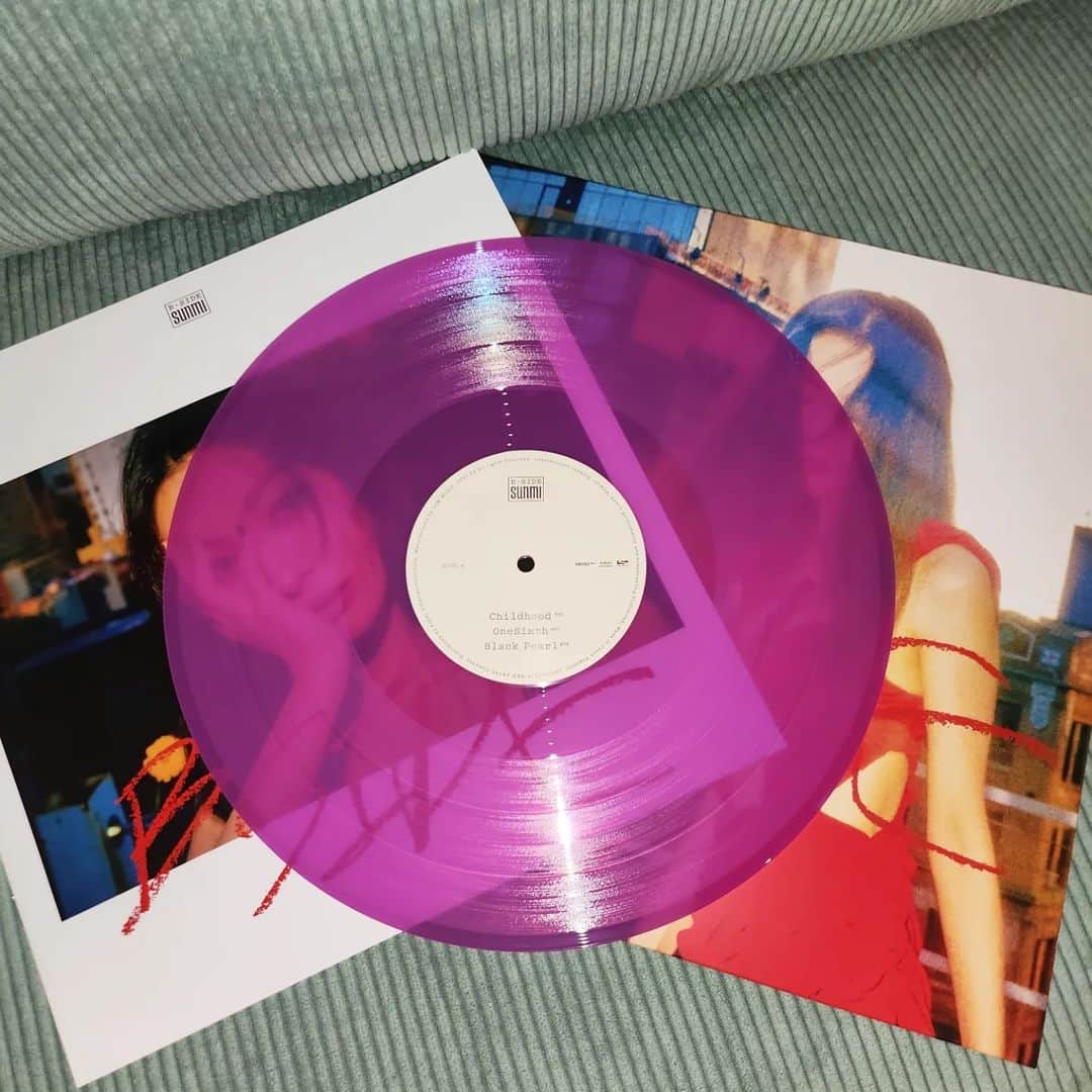 ソンミのインスタグラム：「This is just the other side of me #Bside」