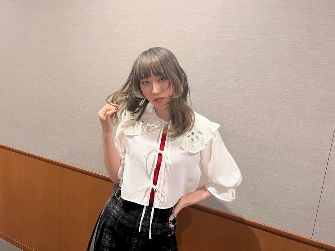 XAI（サイ）さんのインスタグラム写真 - (XAI（サイ）Instagram)「テーマはロックなオスカル☺️✌️ ライブ中たくさん動くようにぐるぐる巻いてもらいました  Hair and make-up by Tomoko Tominaga(@hacapiii ) Styling by Yukie Kunimoto   ありがとうございました💐」3月21日 21時13分 - xai_official