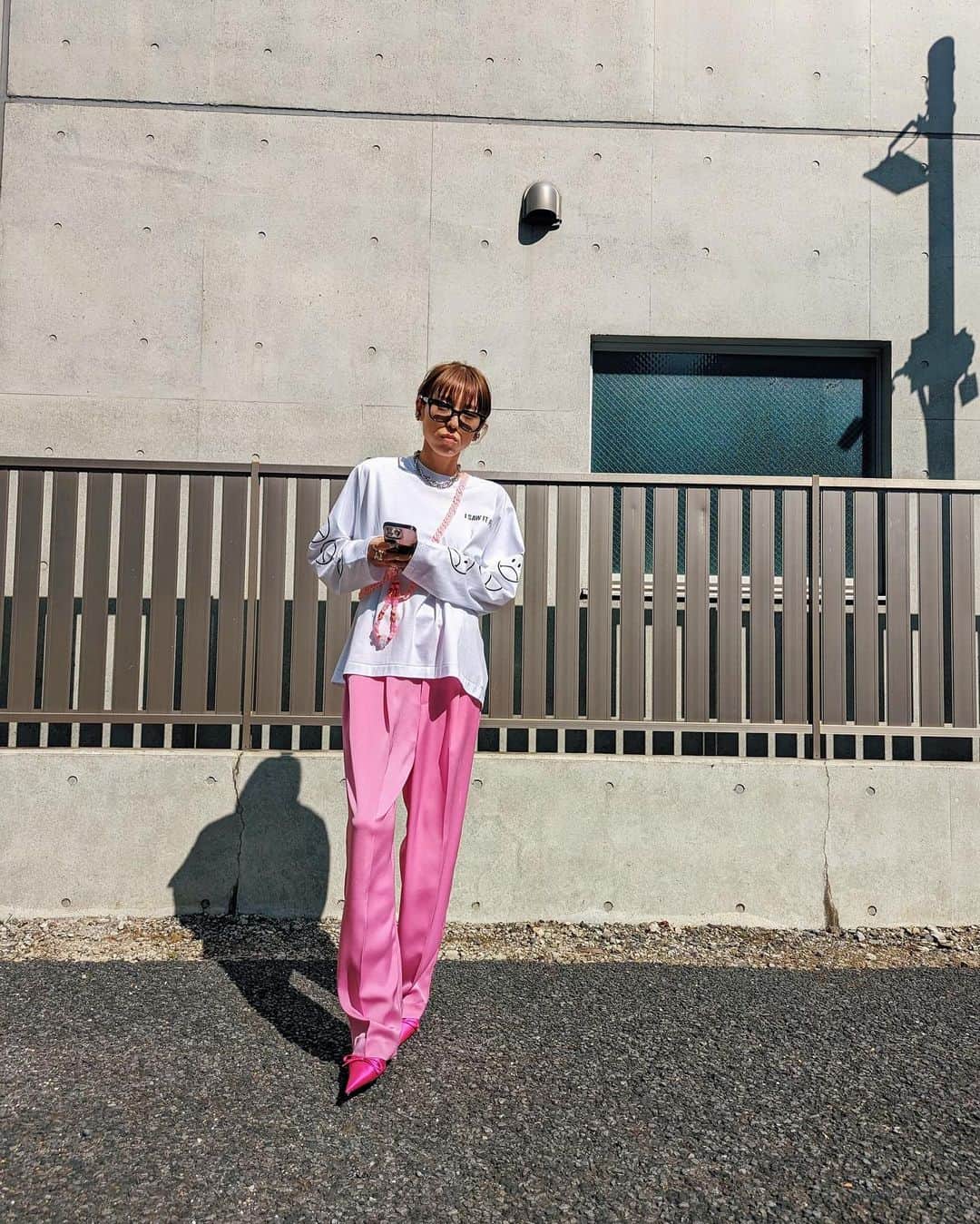 若槻千夏さんのインスタグラム写真 - (若槻千夏Instagram)「最近ピンク作りますよね☺︎🌸☺︎🌸  めちゃくちゃ綺麗な色のカラパン作りました。 シワになりにくく、楽ちんなので気に入りすぎて 初の5色展開🫣♡  お問い合わせのニコちゃんロンTEEも今週発売☺︎  おたのしみに~♡」3月21日 21時15分 - wakatsukichinatsu