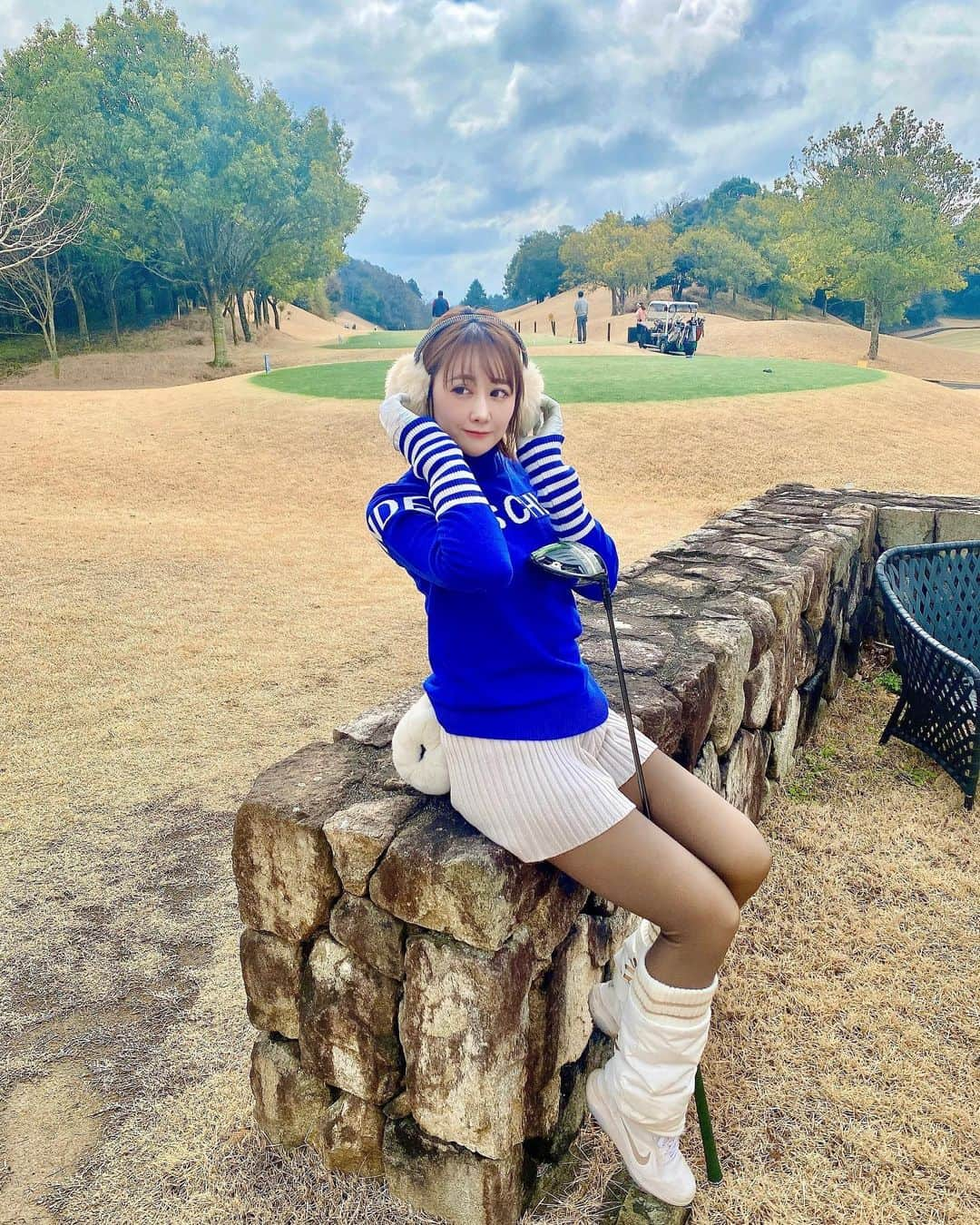 日向カンナさんのインスタグラム写真 - (日向カンナInstagram)「ゴルフアカウント作りましたぁ⛳️✨✨👉 @kanna_golf   この日は花粉症で目がムズムズ💦 ゴルフの練習動画と、ラウンドでの動画がデータフォルダに溜まっていくので（日向カンナの情報が多過ぎて、載せるのをやめておりました😅）どうせなら、日々の記録として載せていこうかなっと🤭✨✨沢山ありますっ！  そして、目指せ！ゴルフ仲間を作るっ🤗ゴルフコンペオフ会なんて、夢のまた夢だな〜🤭 💕  最近はお仕事が少しバタバタで行けてないけど、月1〜2ラウンドと週1の打ちっぱなしは定期的に行くようにしてるんです💪🏻✨今の私には心からの息抜き。趣味の時間がこんなに楽しみなのは久しぶりです⛳️  今，1番好きな趣味のスポーツの時間っ☺️💕 いつかは、ホトゴルフや遠藤さんのゴルフYouTubeのコラボも目指して、頑張りますっ🤗✨✨  是非、ゴルフやスポーツが好きな皆さん、繋がりましょう〜🙌🏻  #ゴルフ始めました  #ゴルフ女子 #ゴルフ #ゴルフコーデ #ゴルフウェア #ゴルフ初心者 #ゴルフスイング #ゴルフ練習 #ゴルフ好き #ゴルフ仲間募集 #ゴルフ練習場 #ゴルフレッスン  #インフルエンサー #スポーツ女子 #大人女子 #ゴルフ好きな人と繋がりたい #オシャレさんと繋がりたい」3月21日 21時26分 - kanna_hinata