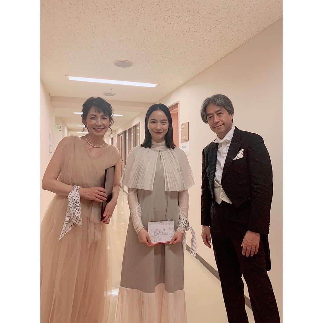 のん（能年玲奈）さんのインスタグラム写真 - (のん（能年玲奈）Instagram)「本日は、東北ユースオーケストラの盛岡公演に朗読で参加しました。 皆さんとご一緒するのは3回目です。 指揮者である柳澤寿男さんと、司会の渡辺真理さんとも再びお会いできました。  東北ユースオーケストラの公演に参加させていただくたび、元気になる！ エネルギッシュで希望に満ちています。 音楽監督の坂本龍一さんにも、このパワーが届け〜と願います。  #東北ユースオーケストラ @tohokuyouth  #岩手 #盛岡  Styling: @izumimachino Hair&Make up: Shie Kanno」3月21日 21時36分 - non_kamo_ne