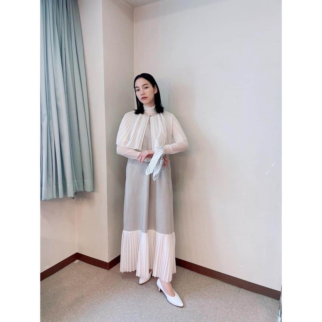 のん（能年玲奈）さんのインスタグラム写真 - (のん（能年玲奈）Instagram)「本日は、東北ユースオーケストラの盛岡公演に朗読で参加しました。 皆さんとご一緒するのは3回目です。 指揮者である柳澤寿男さんと、司会の渡辺真理さんとも再びお会いできました。  東北ユースオーケストラの公演に参加させていただくたび、元気になる！ エネルギッシュで希望に満ちています。 音楽監督の坂本龍一さんにも、このパワーが届け〜と願います。  #東北ユースオーケストラ @tohokuyouth  #岩手 #盛岡  Styling: @izumimachino Hair&Make up: Shie Kanno」3月21日 21時36分 - non_kamo_ne