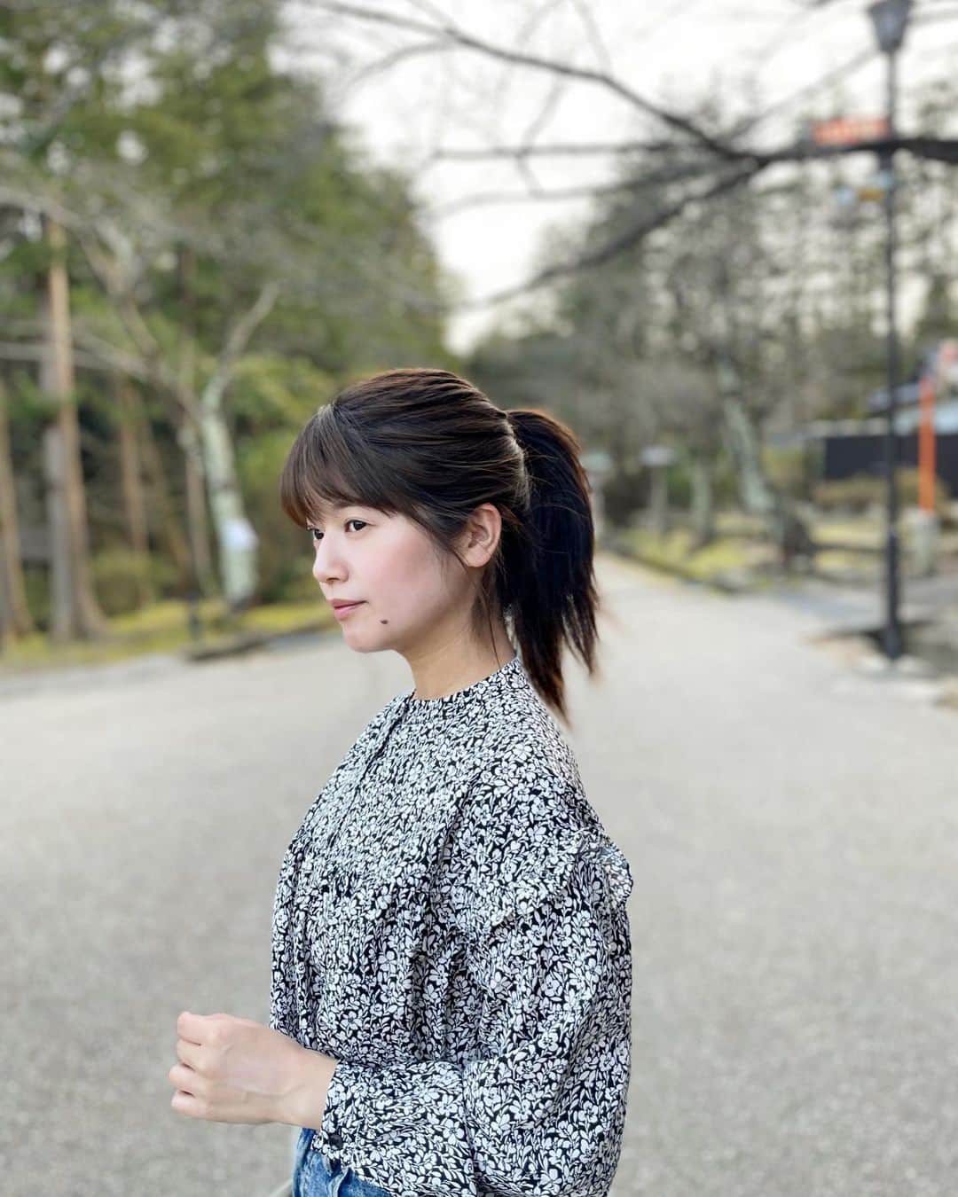小林礼奈さんのインスタグラム写真 - (小林礼奈Instagram)「弥彦をお散歩しました♡ 花柄ブラウスはcocaです👗✨」3月21日 21時47分 - kobayashi_ayana0218