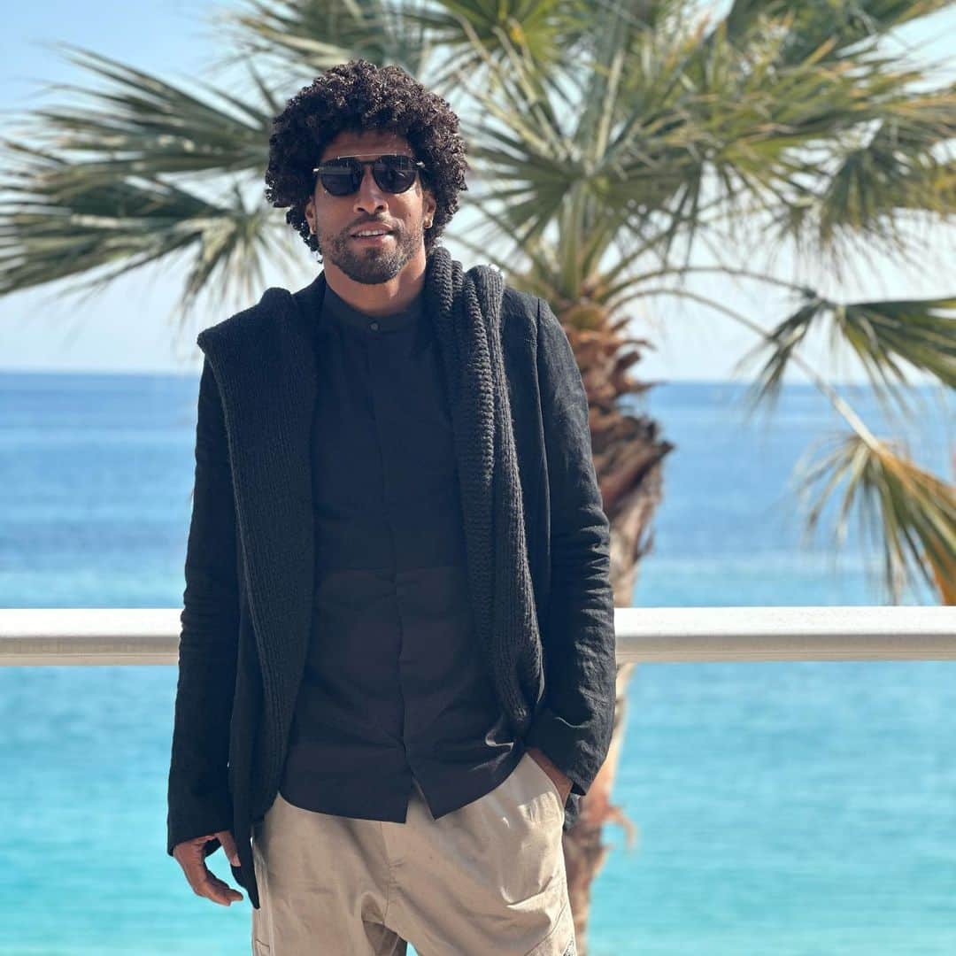ダンテ・ボンフィム・コスタ・サントスのインスタグラム：「Enjoy your life 😎☀️」