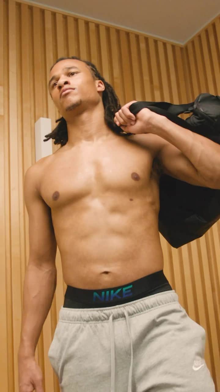 ナタン・アケのインスタグラム：「First things first #nikeunderwear @nike #teamnike」