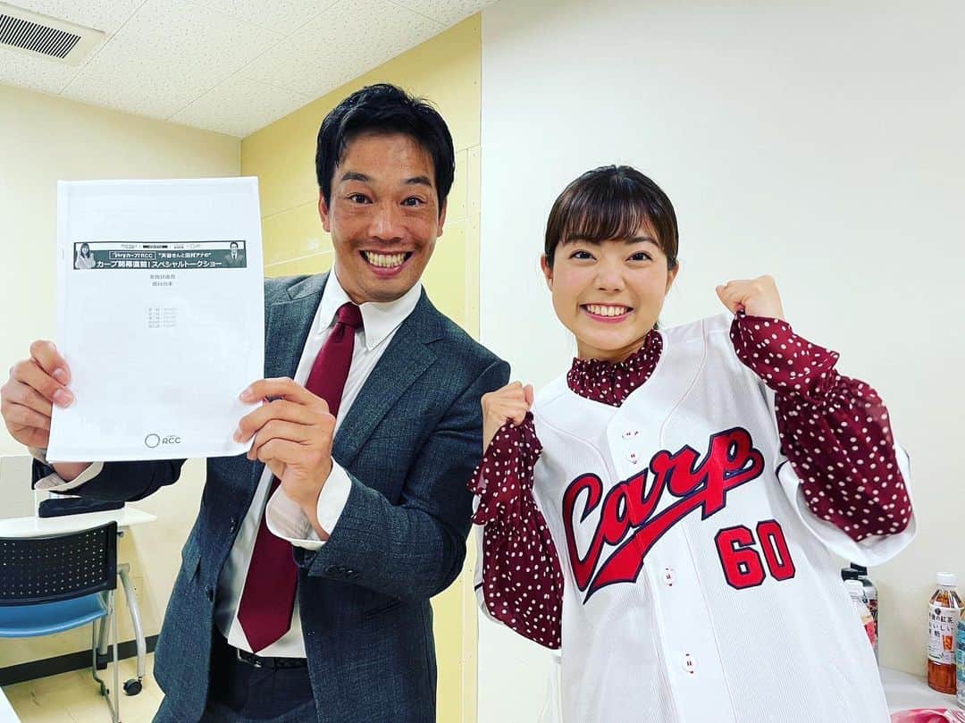 天谷宗一郎のインスタグラム：「今日は田村アナウンサーとトークショーでした👍 キリンビバレッジ様、イオンモール広島府中の皆さんありがとうございました！！  ガッツにはがががががむしゃらで勝負でした。  #RCC #田村友里 アナウンサー #キリンビバレッジ  #免疫ケア #生茶 #天谷宗一郎」