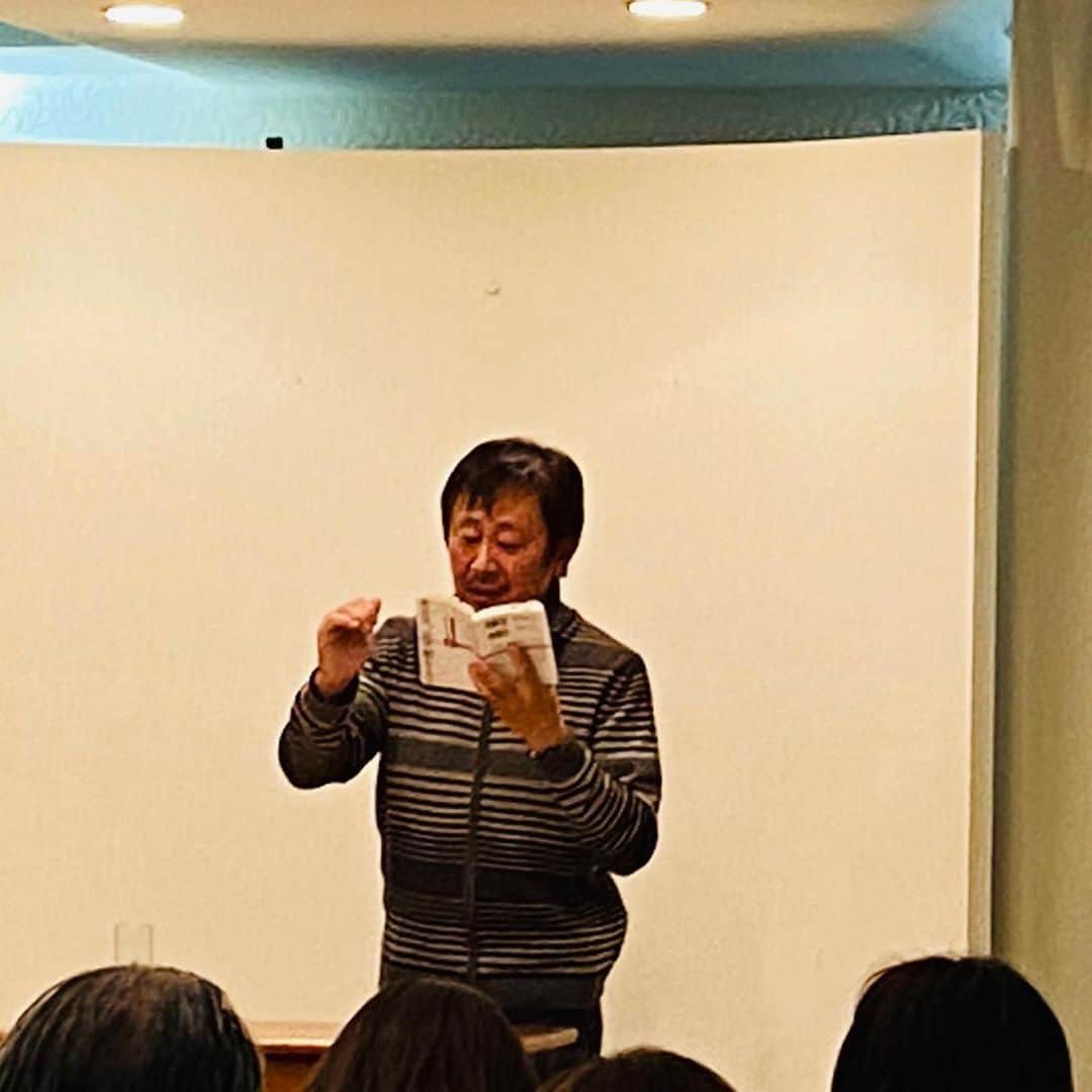 松尾貴史さんのインスタグラム写真 - (松尾貴史Instagram)「自由朗読研究会、3年ぶりの朗読ワークショップを、大阪のとあるチャペルをお借りして開催。  充実したひとときでした。  次回は6月あたりに。  #朗読 #ワークショップ #大阪」3月21日 21時59分 - kitsch.matsuo